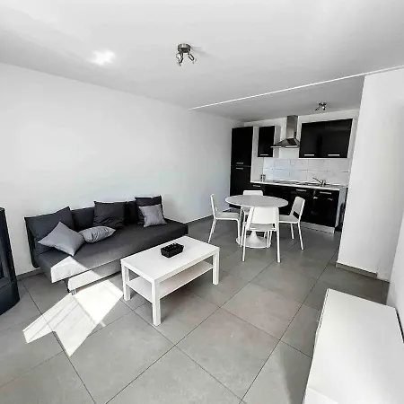 House With Free Parking 15Min From The Airport *