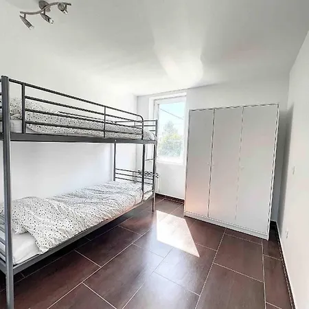 House With Free Parking 15Min From The Airport